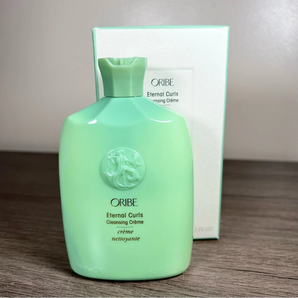 Oribe detangles moisturizes